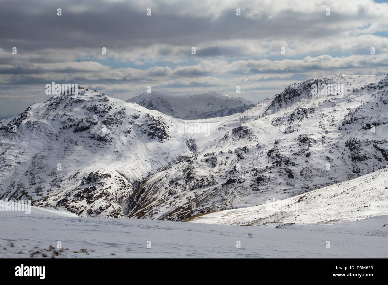Volle winterlichen Bedingungen in die saisonabhängige, englischen Lake District von Nordwestgrat Stockfoto