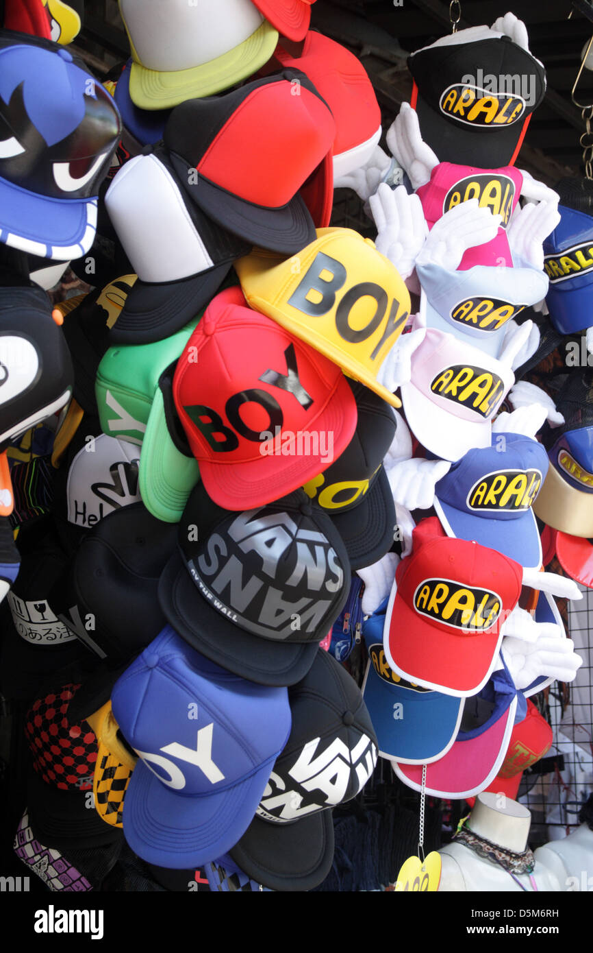 Hüte auf Verkauf im Shop an der Wochenendmarkt Chatuchak, Bangkok Stockfoto