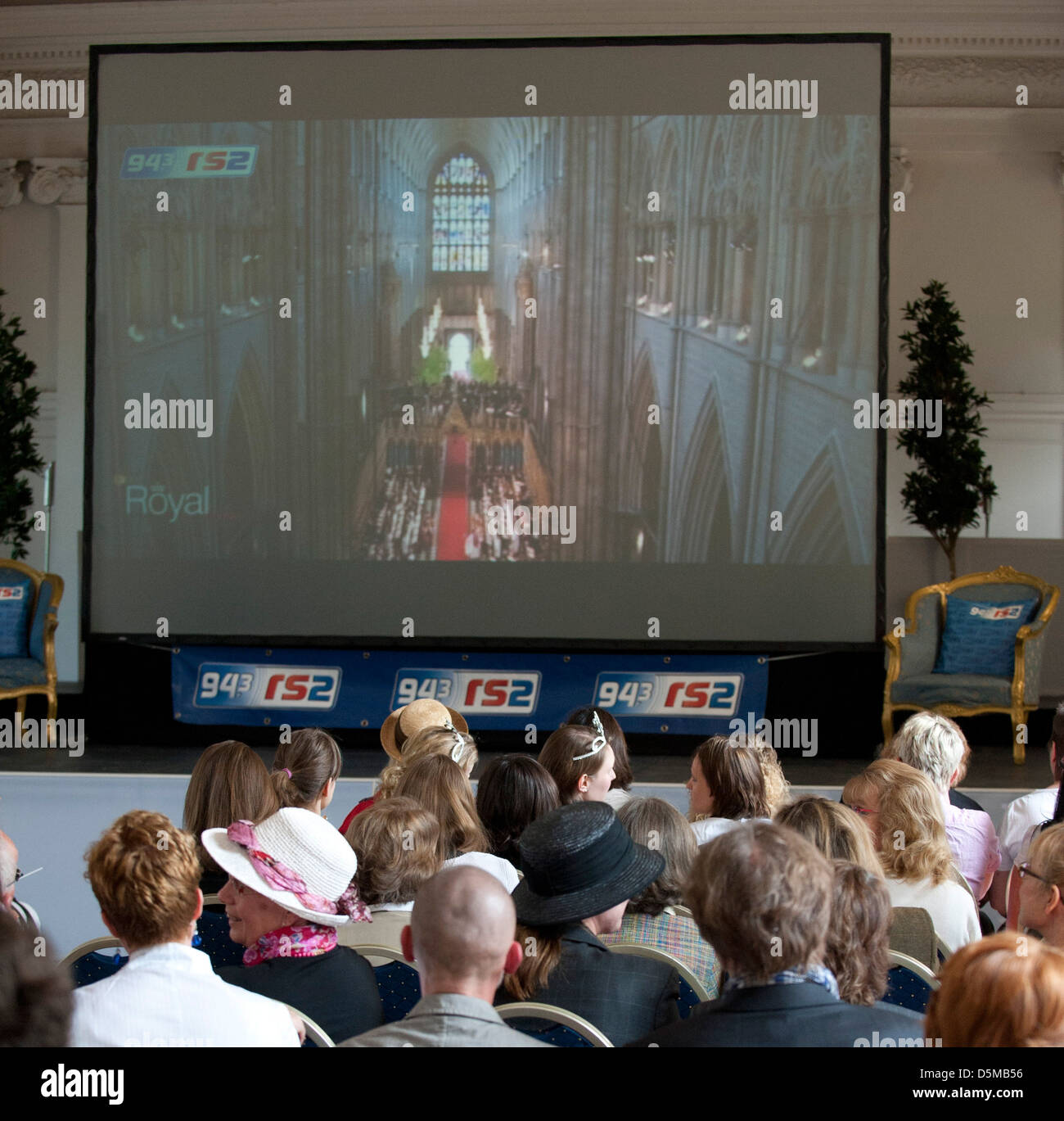 Die Hochzeit von Prinz William und Catherine Middleton - Public Viewing am Schloss Charlottenburg. Berlin, Deutschland - 29.04.11 Stockfoto