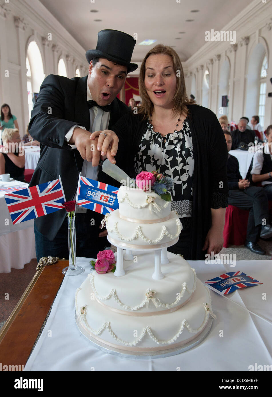 Die Hochzeit von Prinz William und Catherine Middleton - Public Viewing am Schloss Charlottenburg. Berlin, Deutschland - 29.04.11 Stockfoto