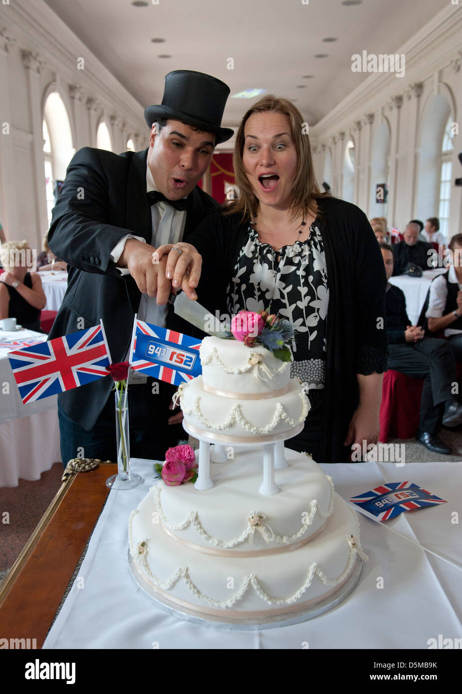 Die Hochzeit von Prinz William und Catherine Middleton - Public Viewing am Schloss Charlottenburg. Berlin, Deutschland - 29.04.11 Stockfoto