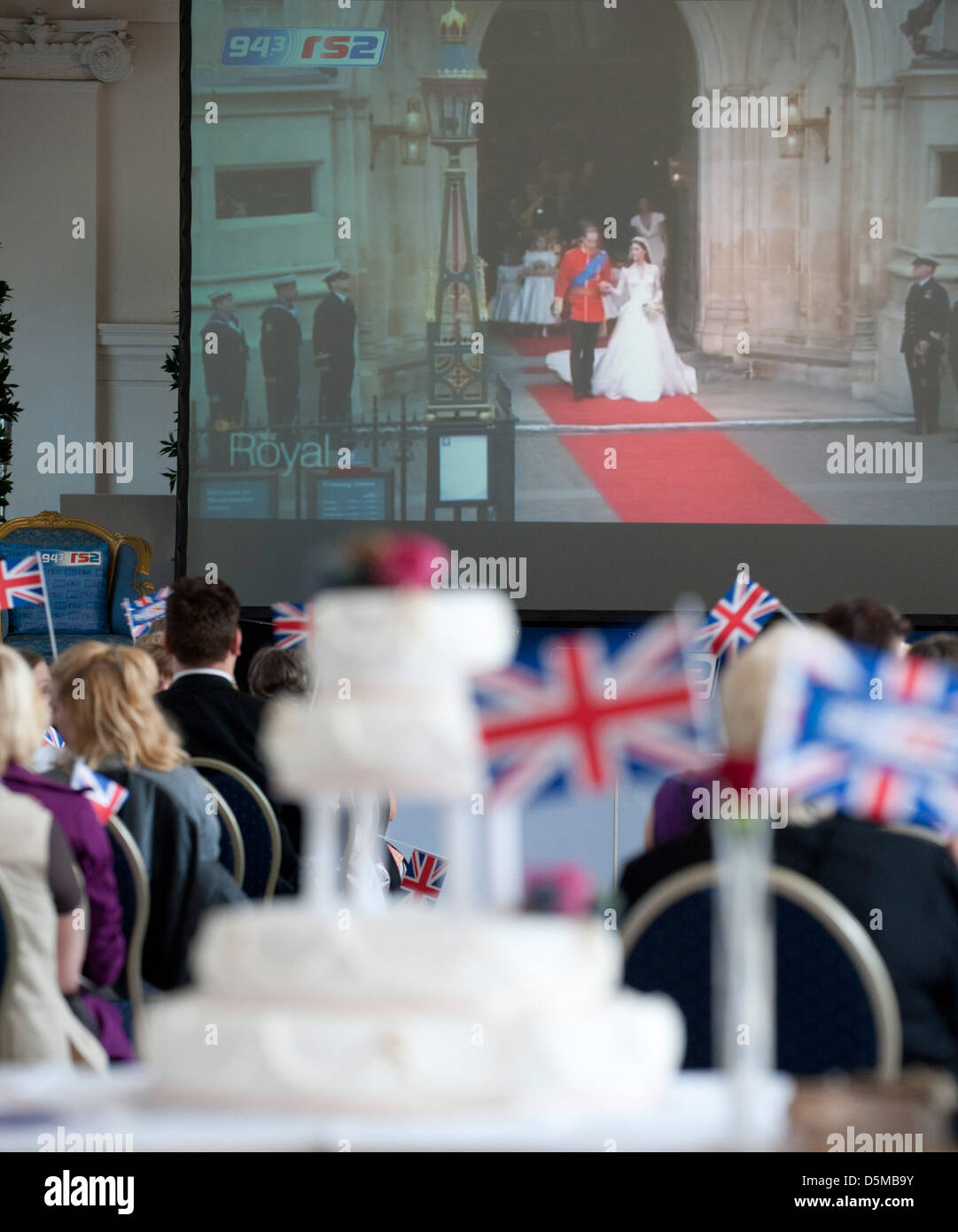 Die Hochzeit von Prinz William und Catherine Middleton - Public Viewing am Schloss Charlottenburg. Berlin, Deutschland - 29.04.11 Stockfoto