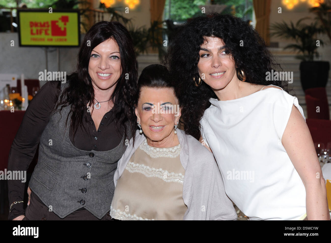 Maria-Brauner und Alice Brauner und Janine White bei der DKMS Ladies Lunch im Hotel Alliance. Berlin, Deutschland - 05.05.11 Stockfoto