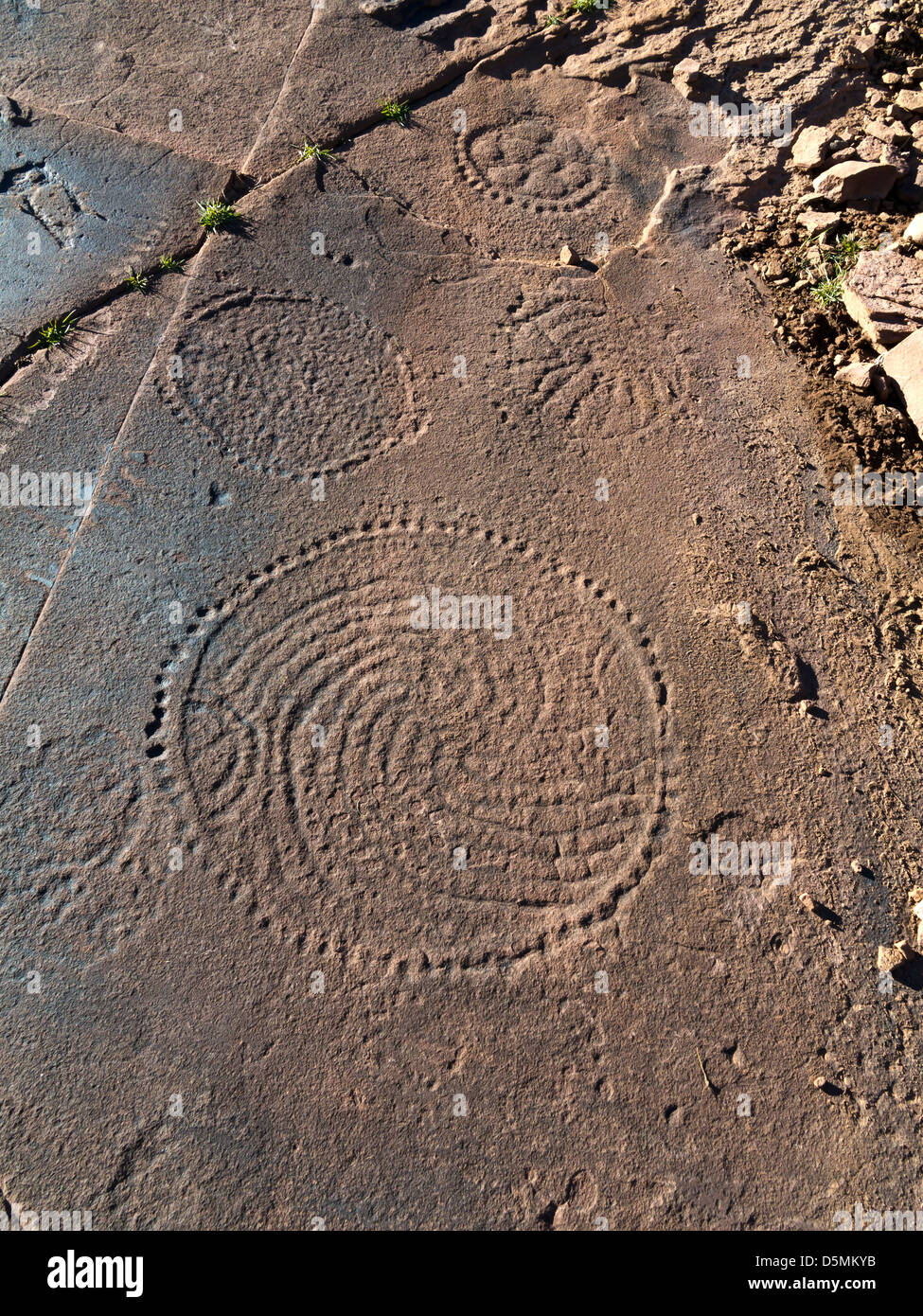 Prähistorische Felszeichnungen in Oukaimeden Skigebiet im hohen Atlas-Gebirge in Marokko Stockfoto