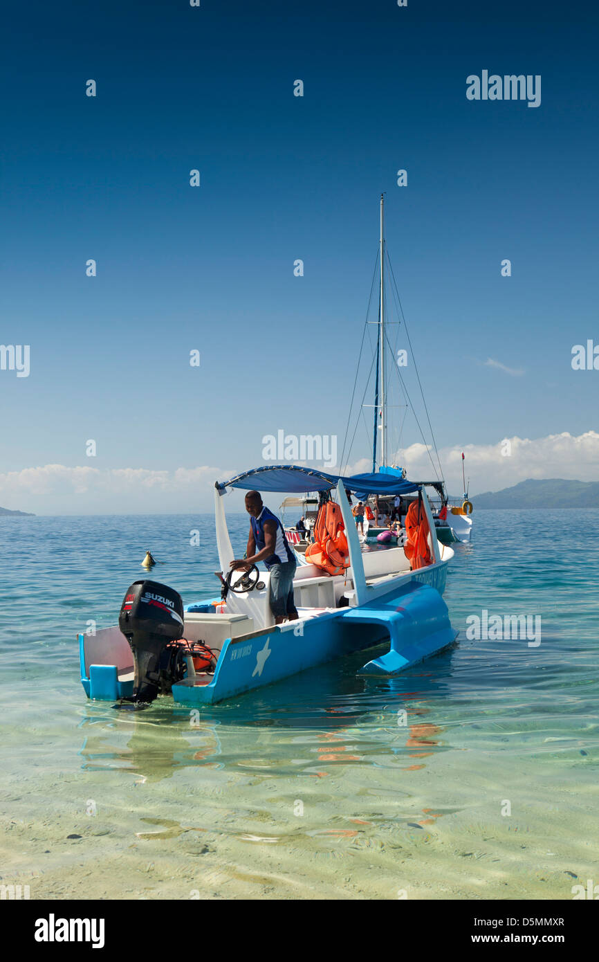 Madagaskar, Nosy Be, Nosy Tanikely Marine Reserve, Boote aus Hauptstrand Stockfoto