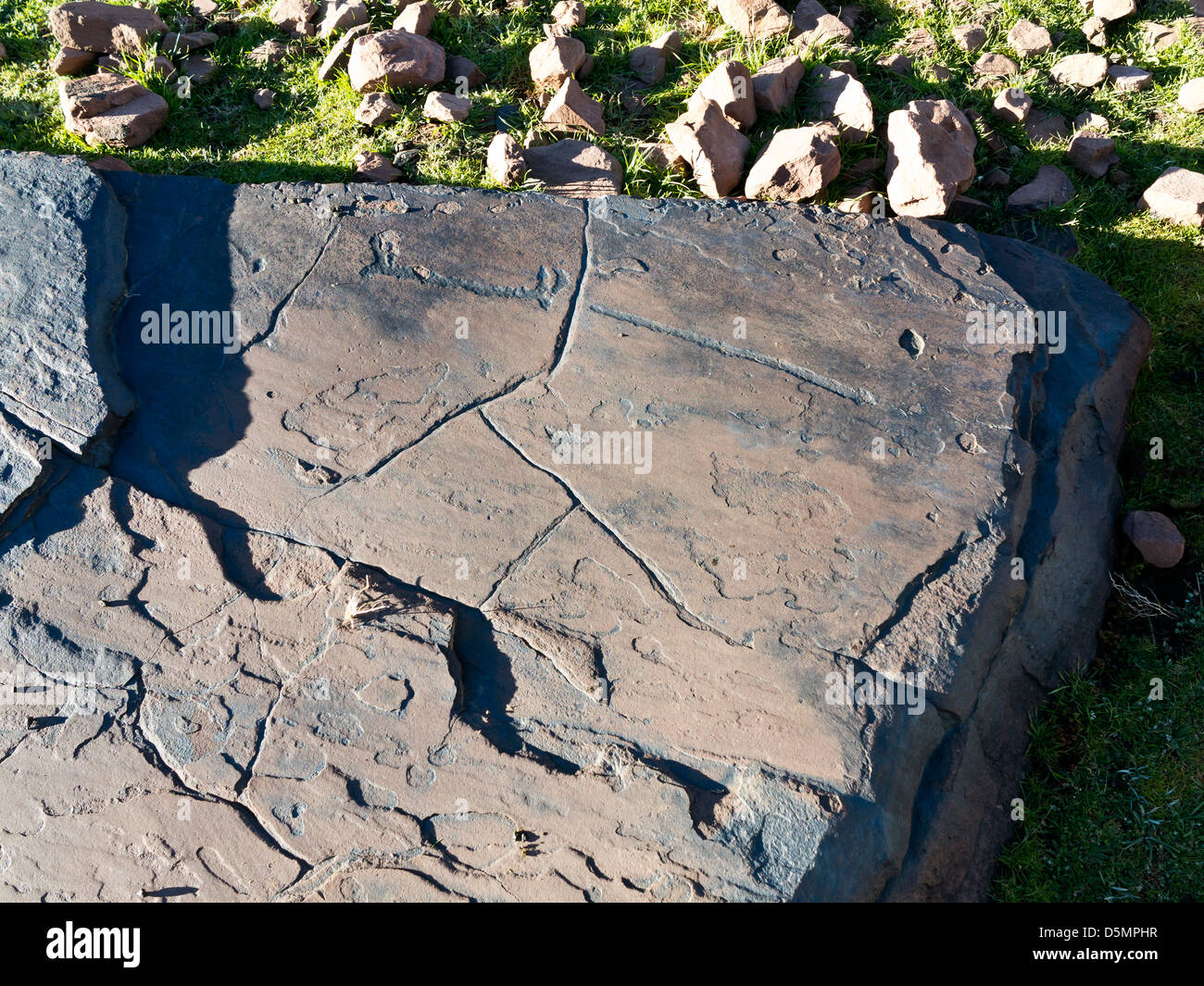 Prähistorische Felszeichnungen in Oukaimeden Skigebiet im hohen Atlas-Gebirge in Marokko Stockfoto