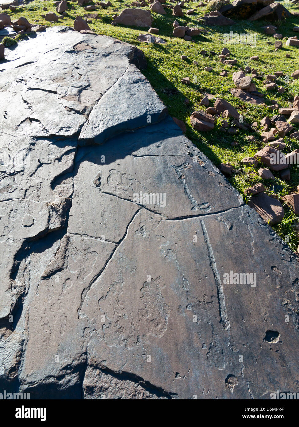 Prähistorische Felszeichnungen in Oukaimeden Skigebiet im hohen Atlas-Gebirge in Marokko Stockfoto