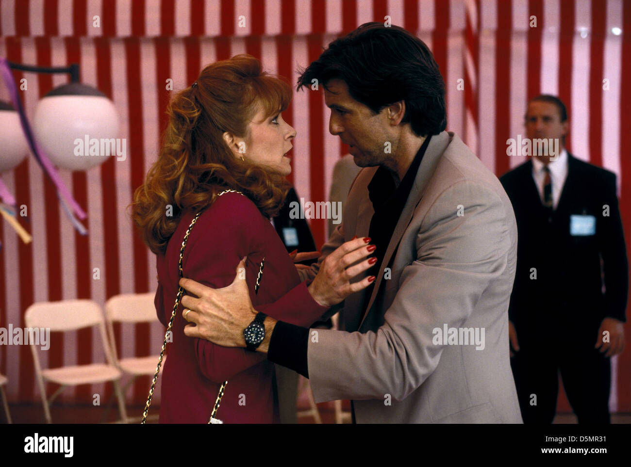 LISA EILBACHER, PIERCE BROSNAN, LIVE WIRE, 1992 Stockfotografie Alamy