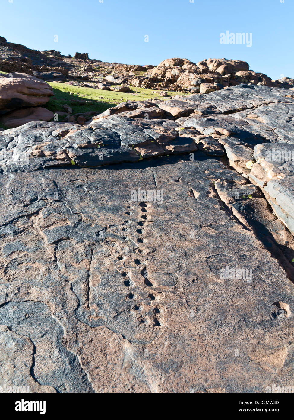 Prähistorische Felszeichnungen in Oukaimeden Skigebiet im hohen Atlas-Gebirge in Marokko Stockfoto