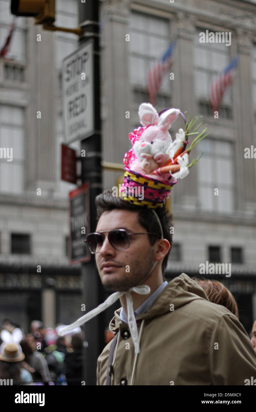 Ein Mann in New York Citys Easter Parade Stockfoto