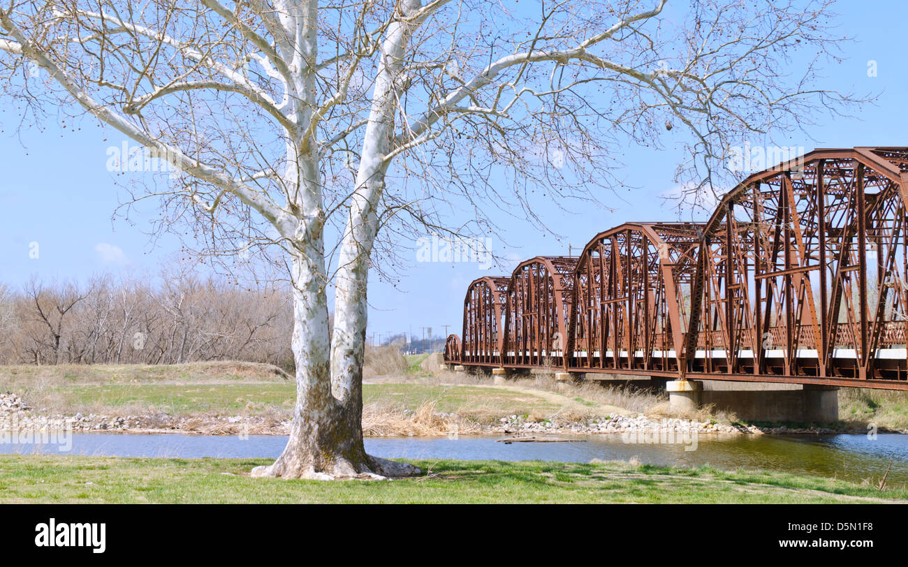 Eine historische Fachwerk Brücke über den Nord-Candadian-Fluss auf die Mutter Straße, der route 66. In der Nähe von Bethanien und Oklahoma City, Oklahoma, USA. Stockfoto