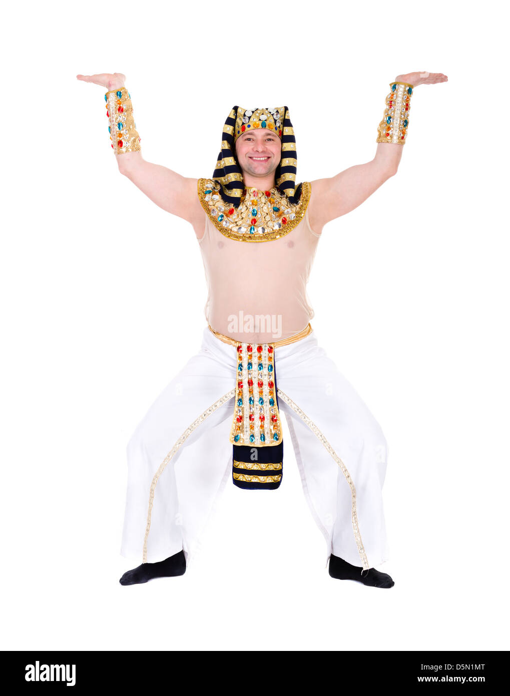 Pharao in einem ägyptischen Kostüm tanzen. Stockfoto