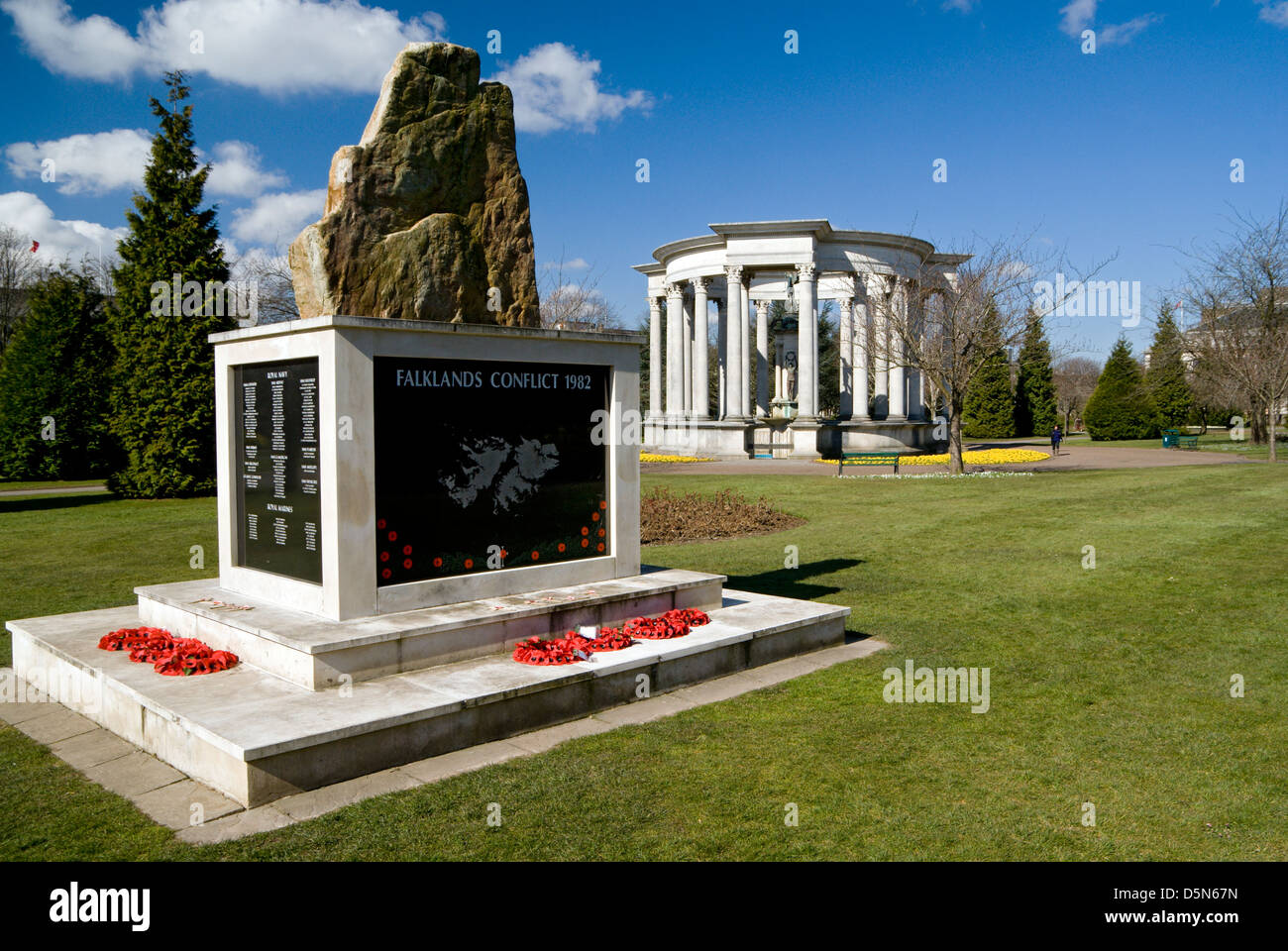 National War Memorial und Falkland-Krieg-Denkmal, Alexandra Gardens, Cathays Park, Cardiff, Wales. Stockfoto