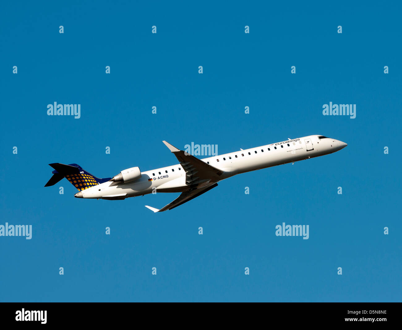 Eurowings Bombardier CRJ900 Taking off aus Birmingham Airport Stockfoto