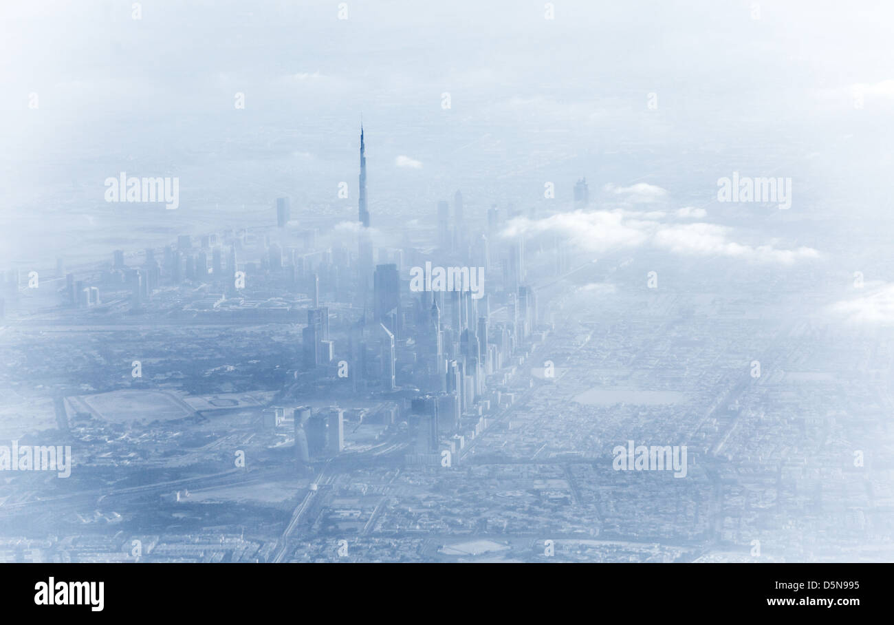 Dubai downtown in Nebel, schöne nebligen Stadtbild, schlechte Wetter im Luxus Resort, Vereinigte Arabische Emirate, Urlaub und Reise-Konzept Stockfoto