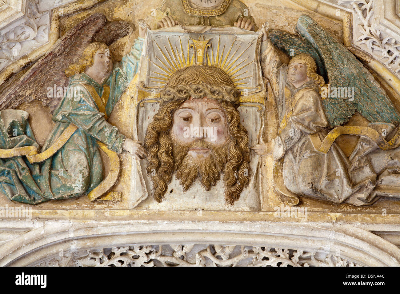 TOLEDO - März 8: Detail vom Portal des gotischen Atrium des Monasterio San Juan de Los Reyes oder Kloster des Heiligen Johannes des Königs Stockfoto