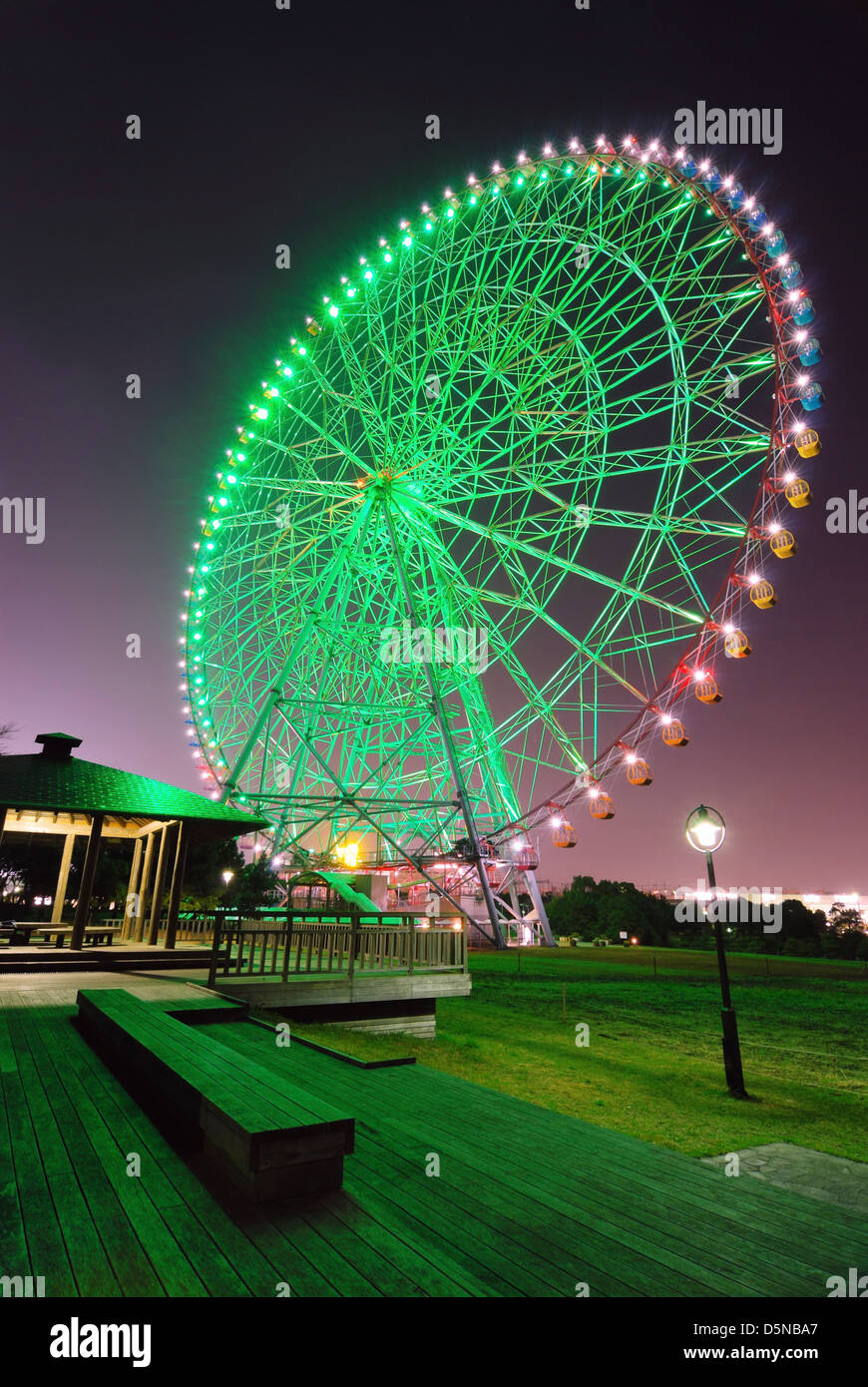 landschaftlich Nachtbeleuchtung des großen Riesenrad Stockfoto