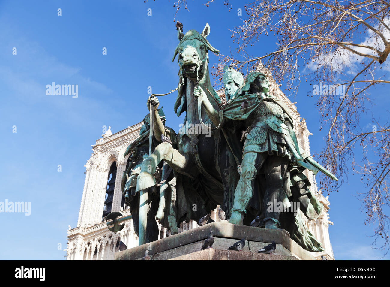 NotreDame de Paris und Statue Karls des großen Stockfotografie Alamy