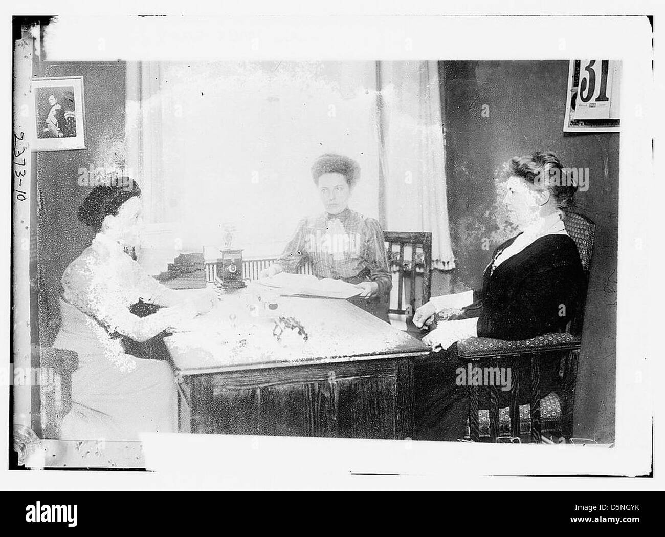 Dieses Foto zeigt die Frauenbank in Berlin in den 1910er Jahren, eine bedeutende Institution in der Geschichte der Banken- und Wirtschaftsbeteiligung von Frauen in Deutschland. Stockfoto