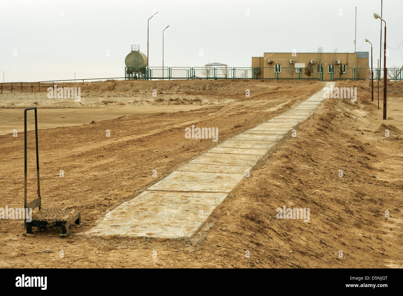 Beton, konvergieren, Wanderweg, grau, Linien, Weg, Weg, Pflaster, Perspektive, rau, Bürgersteig, einfache, Platte, solide, Spaziergang, w Stockfoto