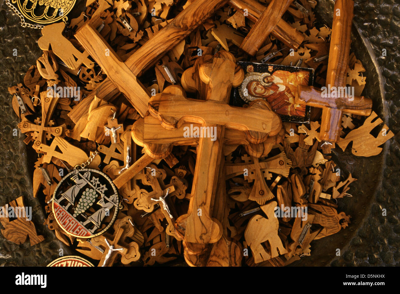 Religiöse Ikonographie Souvenirs zum Verkauf in einem Souvenirladen in der christlichen Viertel Altstadt Ost-Jerusalem Israel Stockfoto