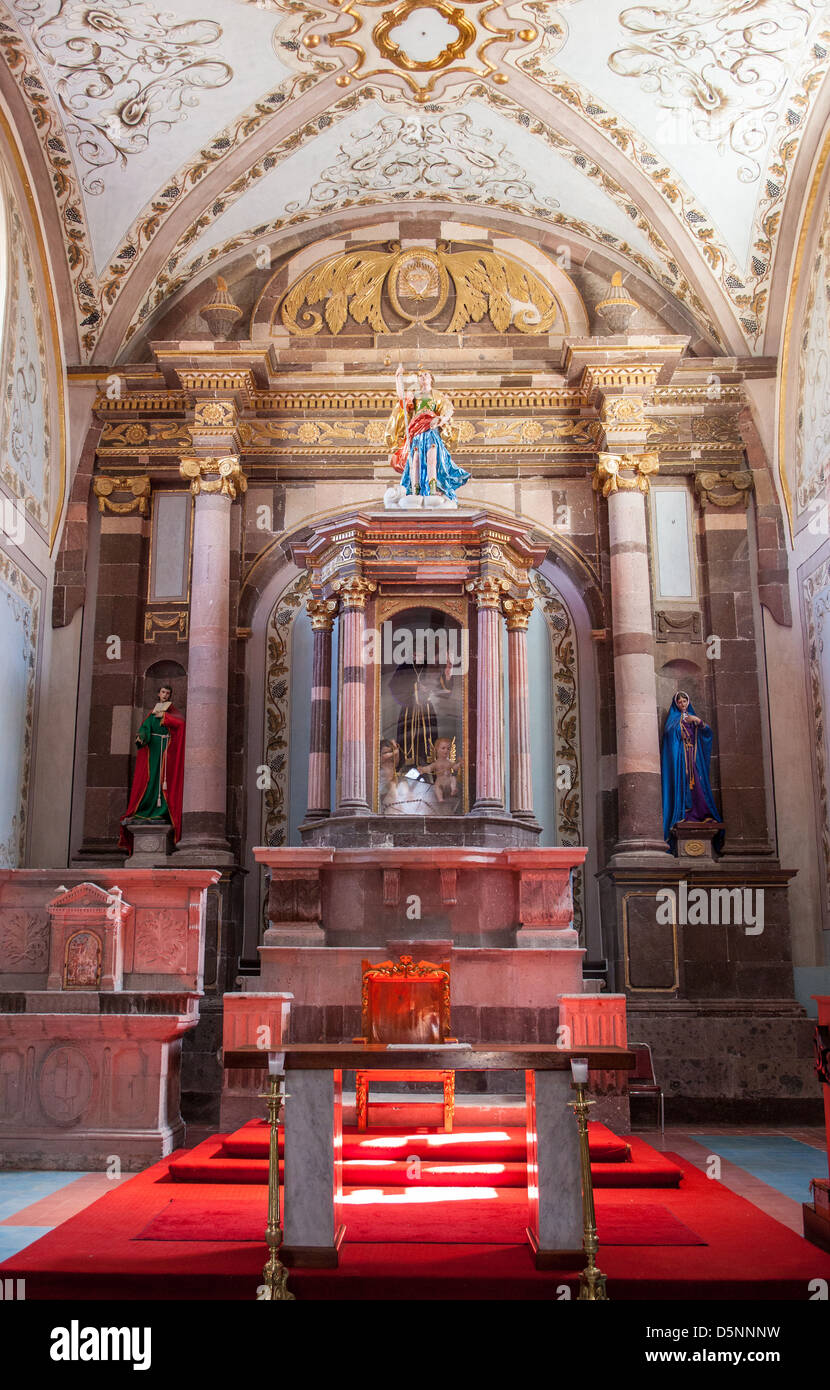 In einer alten Kirche in San Miguel de Allende, Guanajuato Mexiko verändern Stockfoto