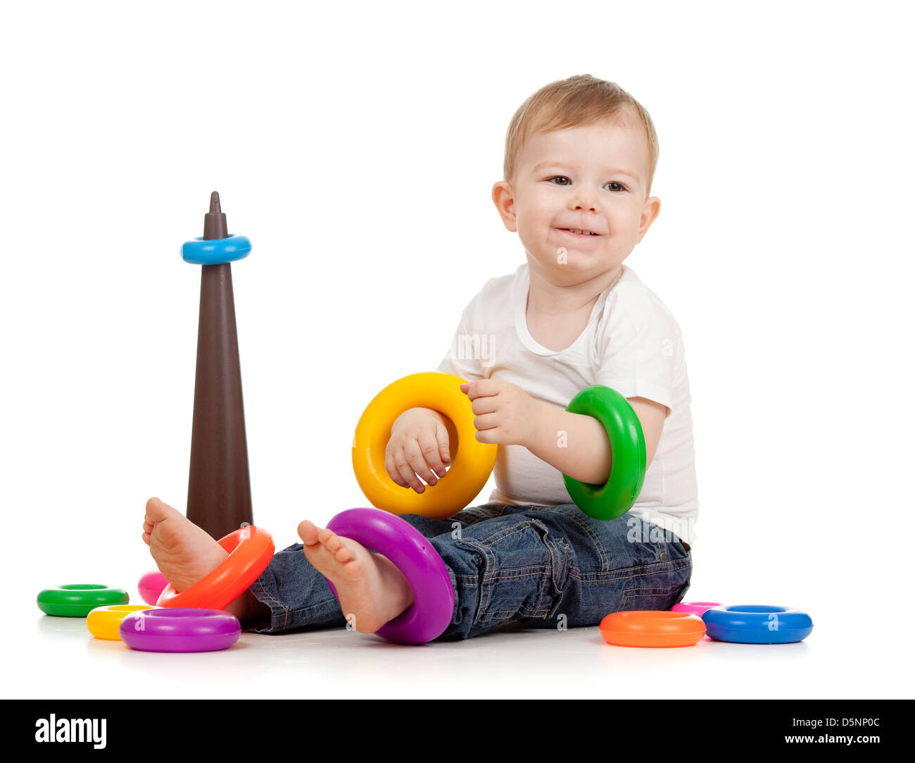 lustiges Kind spielt mit Farbe pyramidion Stockfoto