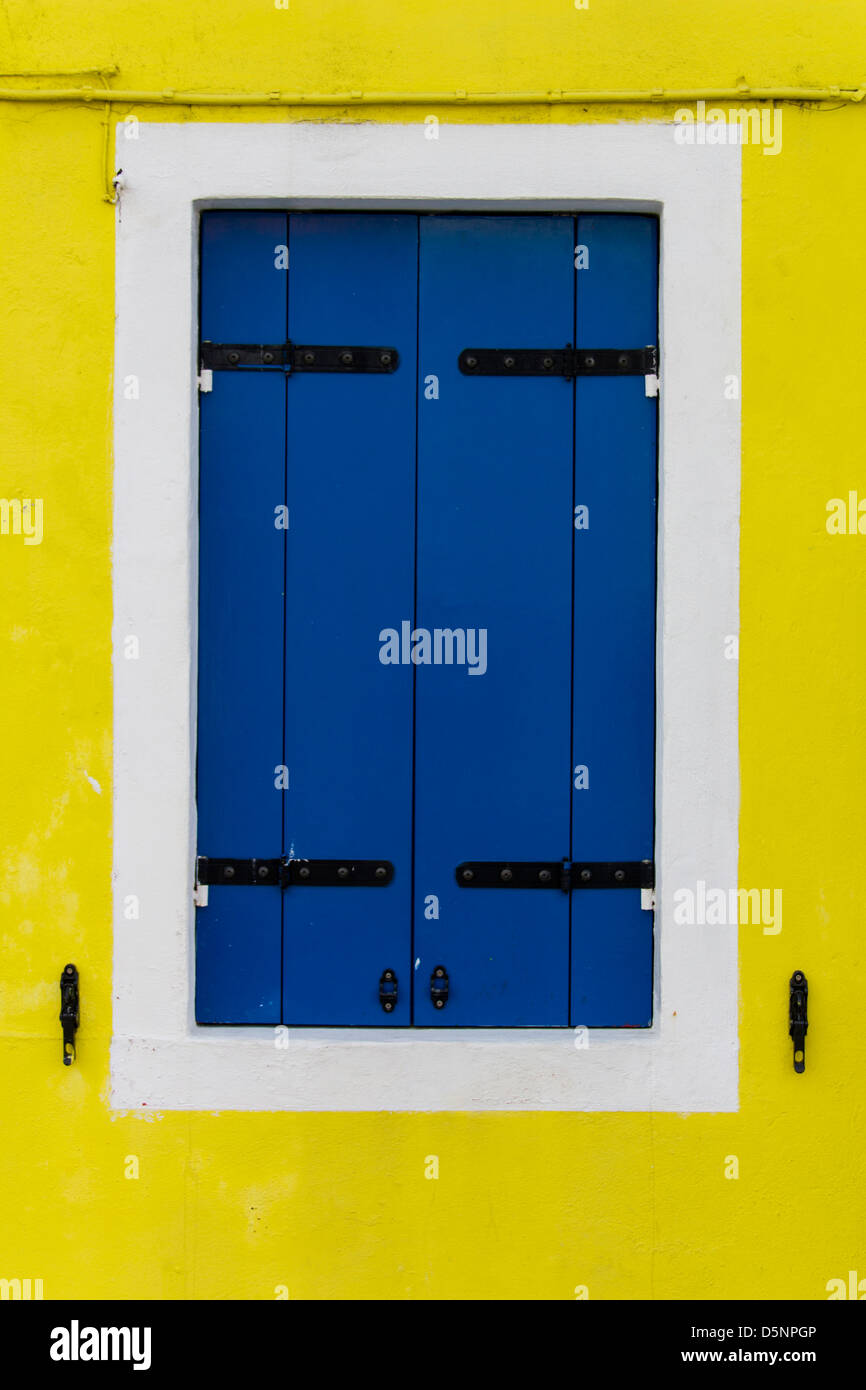Detail im traditionellen bunten Fenster von Burano Insel, Italien Stockfoto