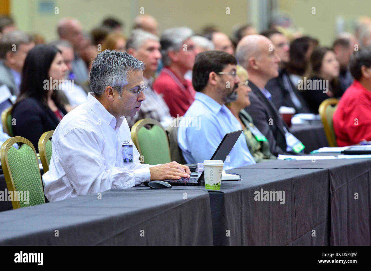 Der U.S. Geological Survey (USGS) präsentierte auf einer nationalen Konferenz eine Karte, die die Wasserqualität des Salish-Meeres hervorhebt und Daten über Umwelt, Gesundheit und Ökosysteme austauschte. Stockfoto