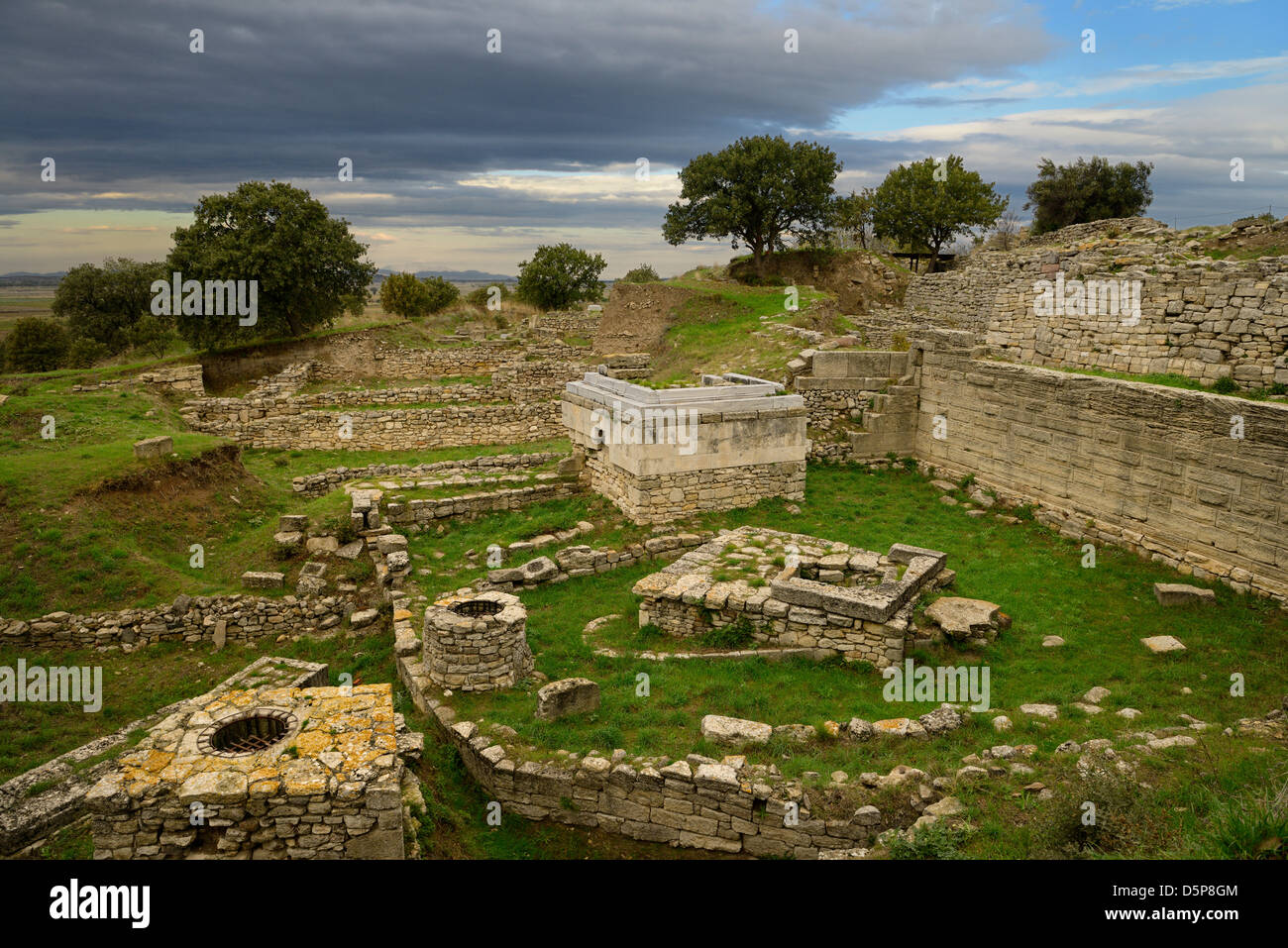 Sanctuary Mauern und Brunnen von Troja vi. bei Ausgrabungen in der Nähe von hisarlik Türkei Stockfoto