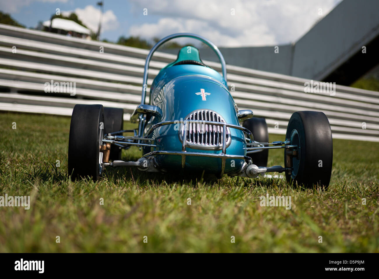 kleines blaues Auto Stockfoto