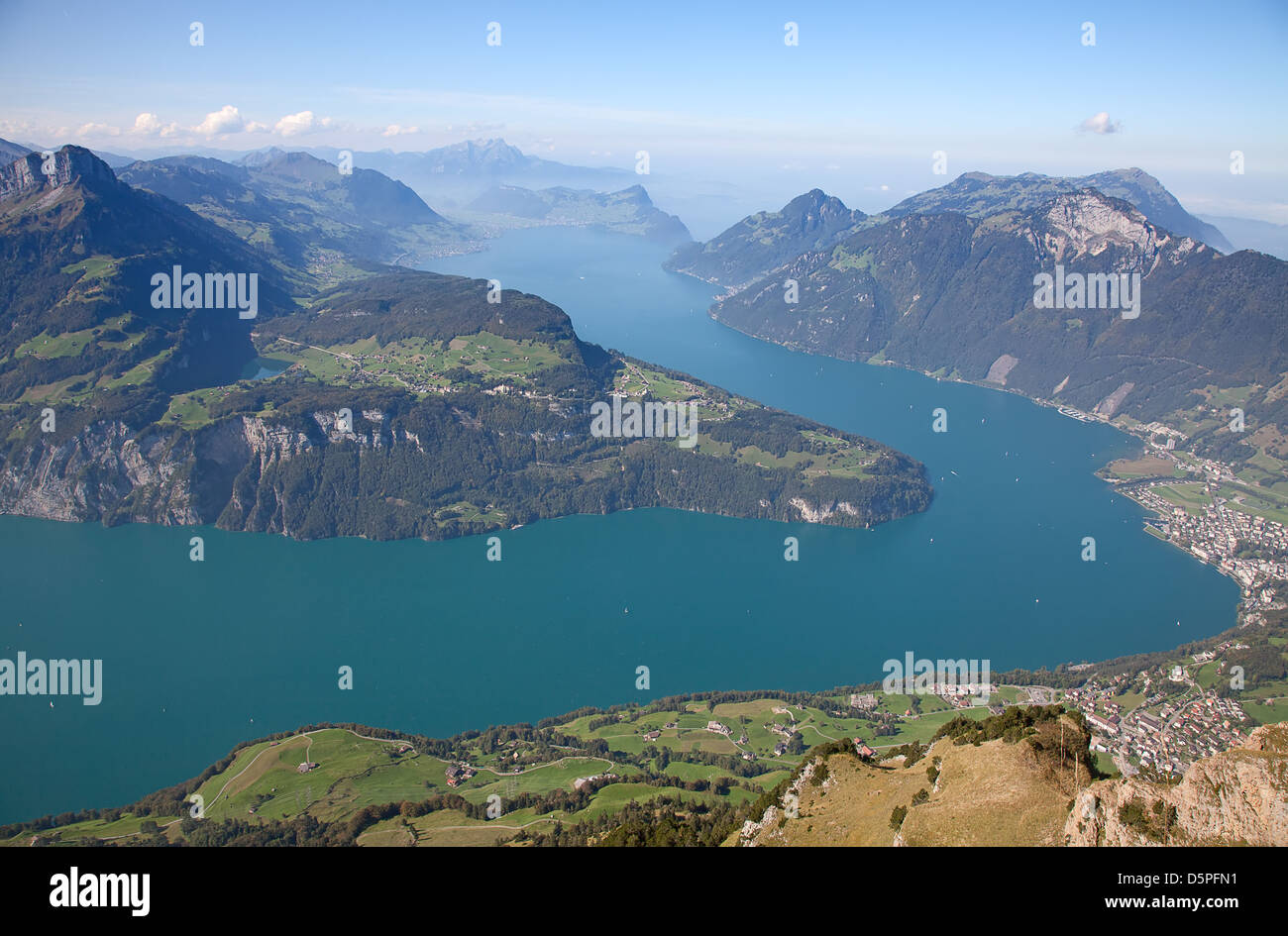 Luftaufnahme des See Luzern(Vierwalderstattersee) umgeben von montains Stockfoto