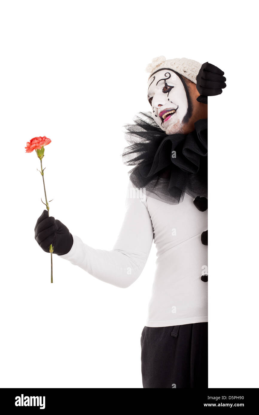 ein männlicher Clown mit einer roten Blume in der hand Stockfoto