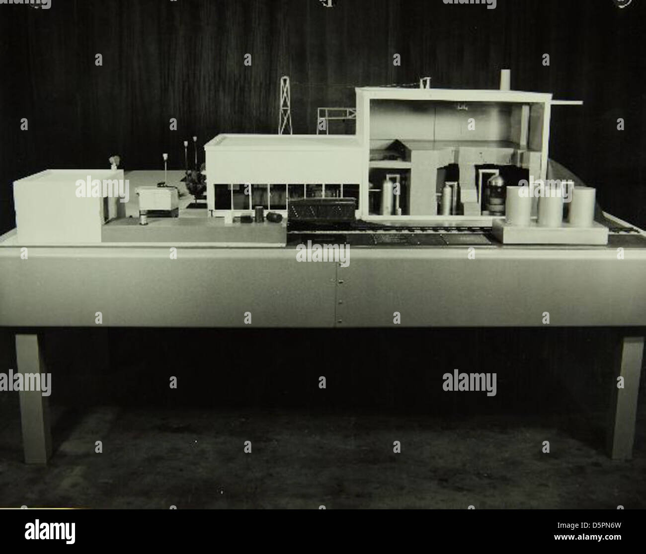 Das Reaktorkraftwerksmodell der Consolidated/Convair Aircraft Factory in Fort Worth bietet Einblicke in die technologischen Fortschritte und industriellen Fähigkeiten der Luft- und Raumfahrtindustrie während des Kalten Krieges und trägt zur Entwicklung der militärischen Luftfahrt bei. Stockfoto