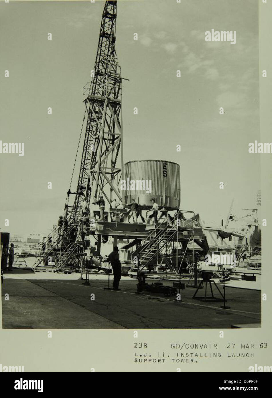 Der Convair/General Dynamics Atlas Lifting Body Little Joe II war ein kritisches Testfahrzeug für die NASA, das entwickelt wurde, um das Atlas Trägerfahrzeug und das Rückgewinnungssystem für Raumfahrzeuge zu testen. Sie spielte eine wichtige Rolle bei der Entwicklung des frühen US-Raumfahrtprogramms, insbesondere bei der Vorbereitung des bemannten Raumflugs. Stockfoto