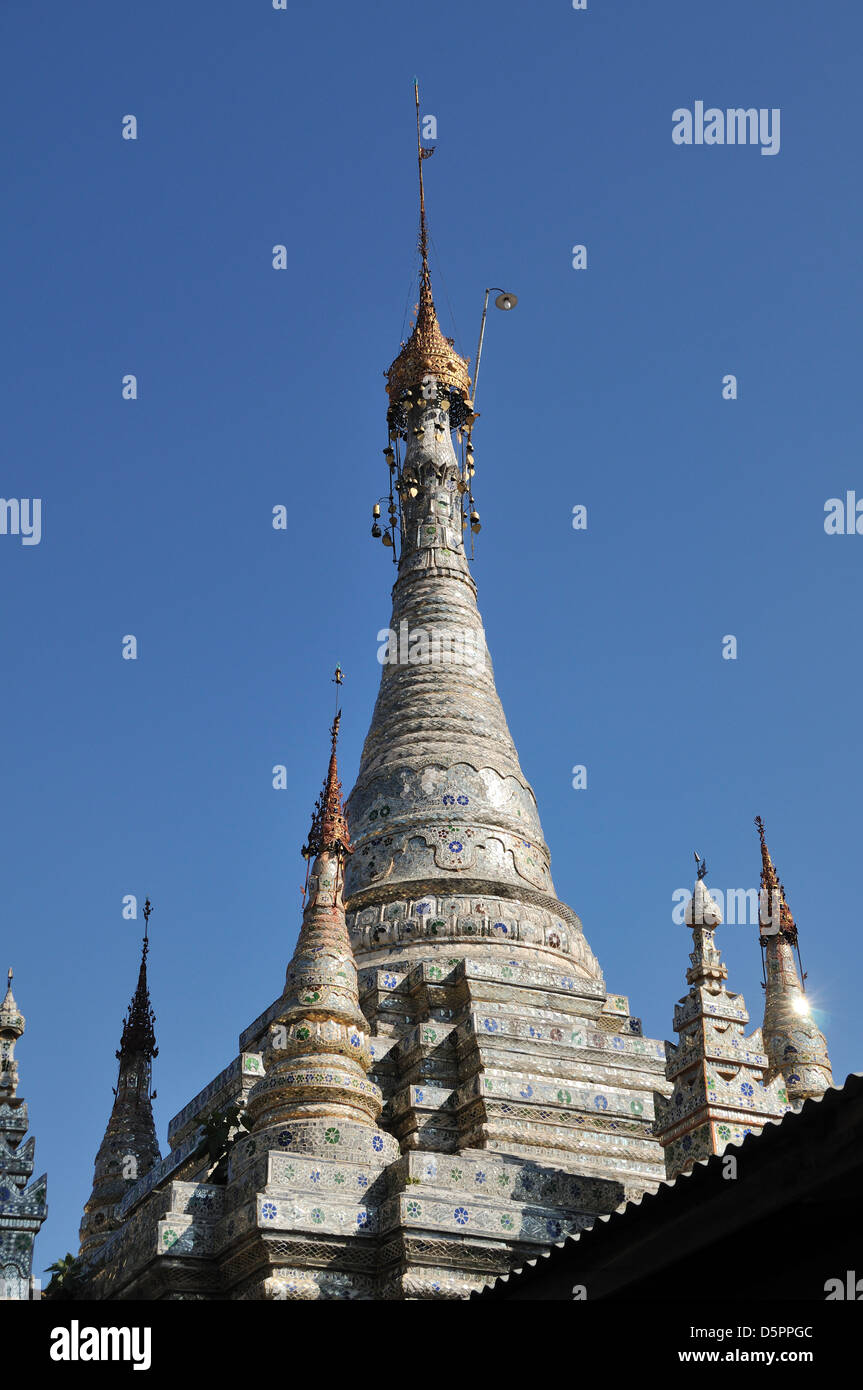 Spiegel gefliest, Pagode, Nyaung Shwe, Inle-See, Shan State in Myanmar, Südostasien Stockfoto