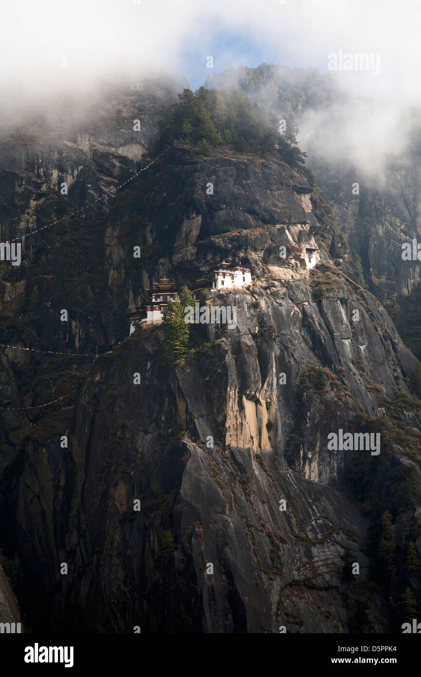 Paro Taktsang ist der populäre Name Taktsang Palphug Kloster oder Tiger Nest außerhalb Paro ursprünglich erbaut im Jahre 1692, Bhutan. Stockfoto