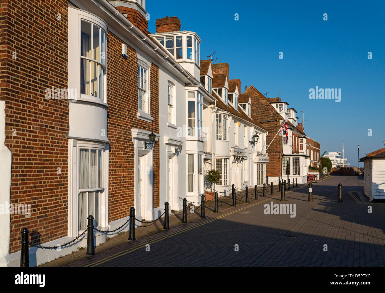 Häuser an der Uferpromenade am Burnham Stockfoto