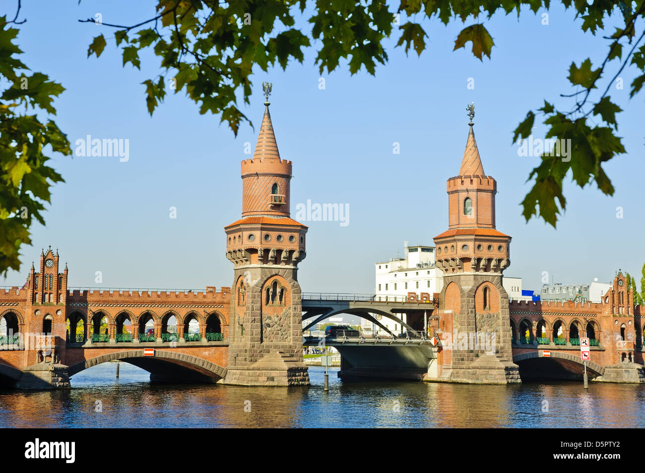 Oberbaum Bruecke (Brücke) in Berlin, Deutschland Stockfoto