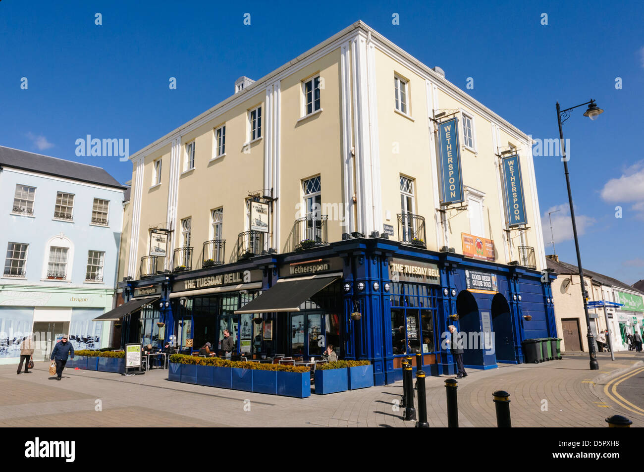 Der Dienstag Bell Wetherspoons Pub, Lisburn Stockfoto