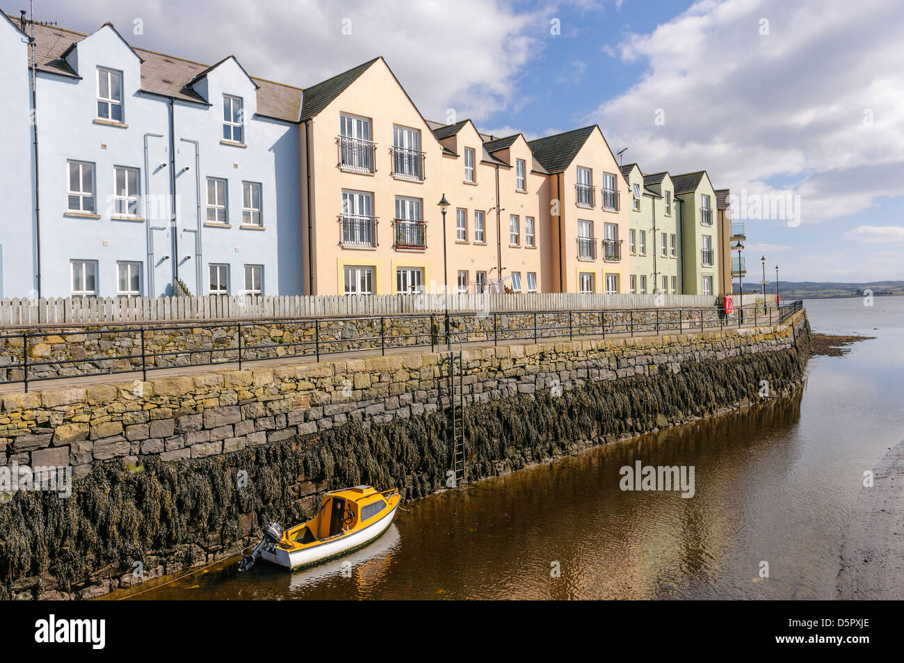 Farbenfrohe Apartments in Killyleagh Stockfoto