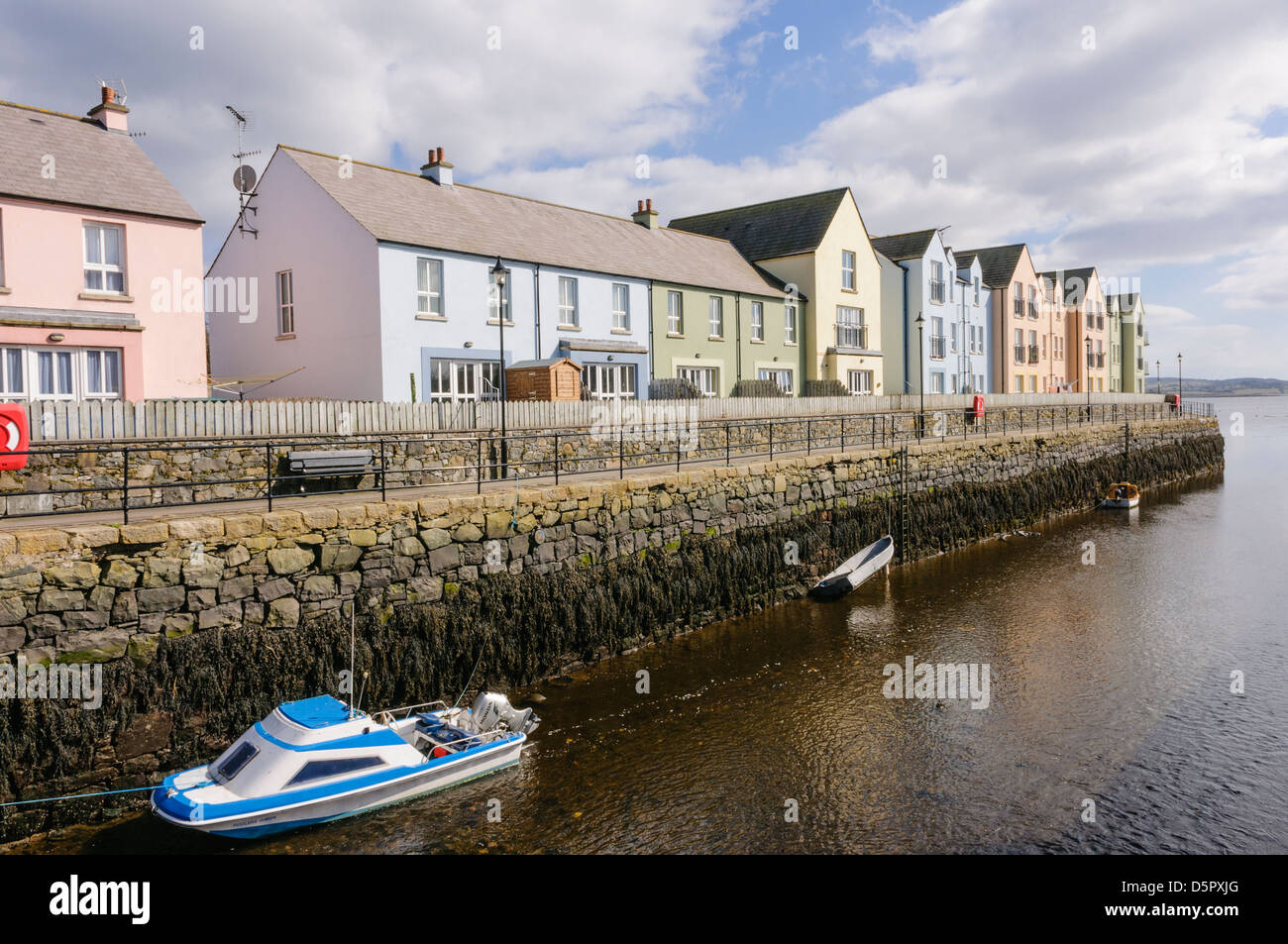 Farbenfrohe Apartments in Killyleagh Stockfoto