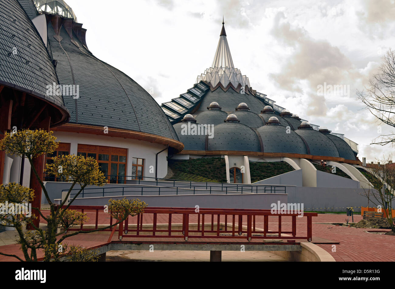 Bad und Wellness Hagymatikum in Mako Ungarn projiziert durch berühmte ungarische Architekt Imre Makovecz Stockfoto