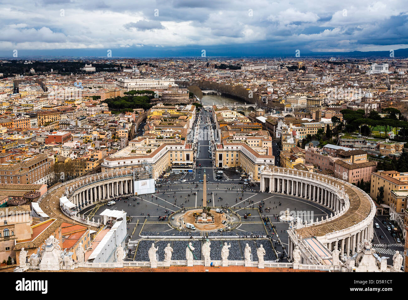 Blick auf den Vatikan und Rom von der Kuppel des Petersdom Stockfoto