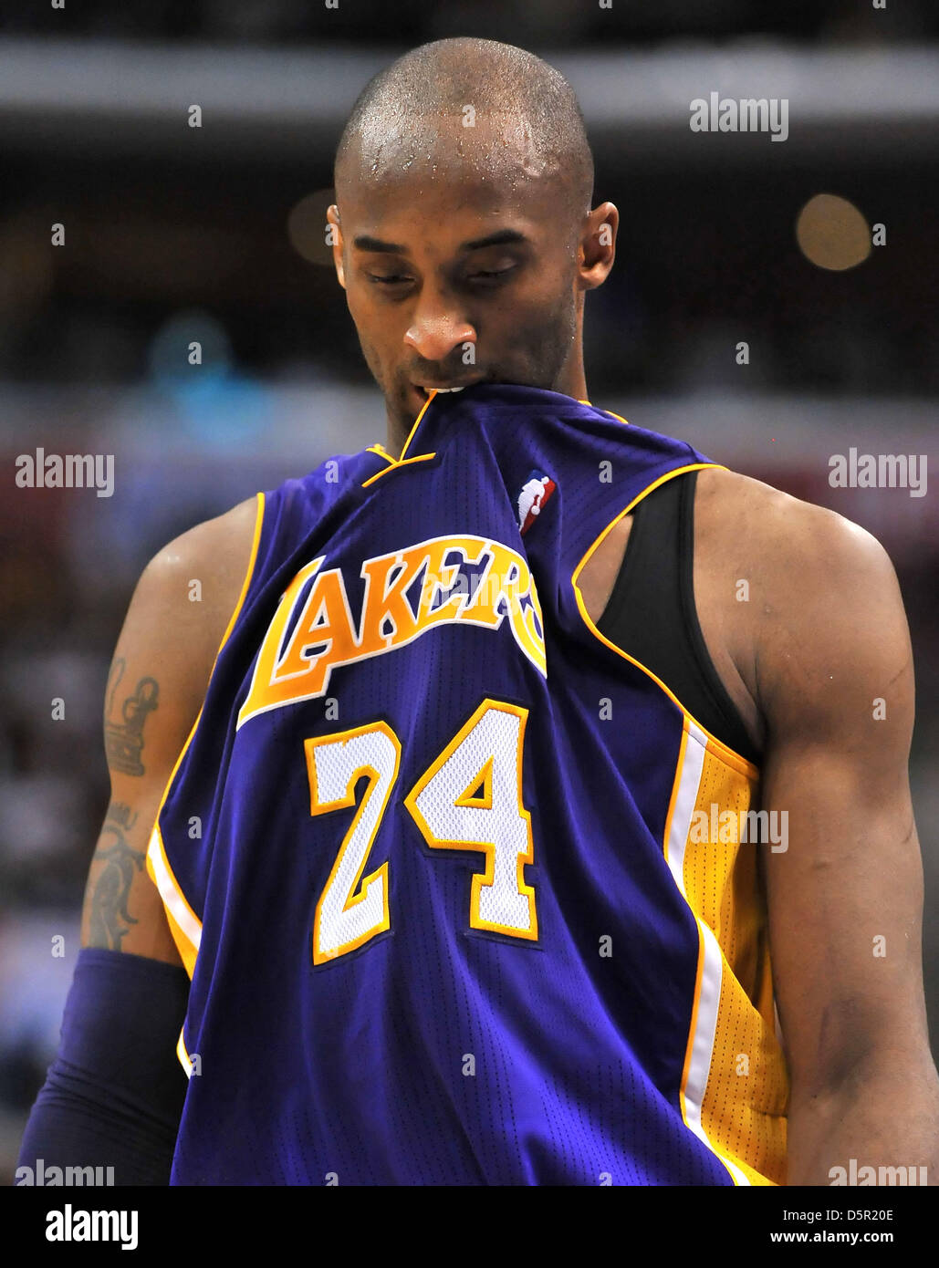 Los Angeles, Kalifornien, USA. 7. April 2013. Los Angeles Lakers shooting guard Kobe Bryant #24 in der zweiten Hälfte des NBA-Basketball-Spiel zwischen den Los Angeles Lakers und der Los Angeles Clippers im Staples Center in Los Angeles, Kalifornien... Die Los Angeles Clippers besiegen die Los Angeles Lakers 109-95.Louis Lopez/CSM/Alamy Live News Stockfoto