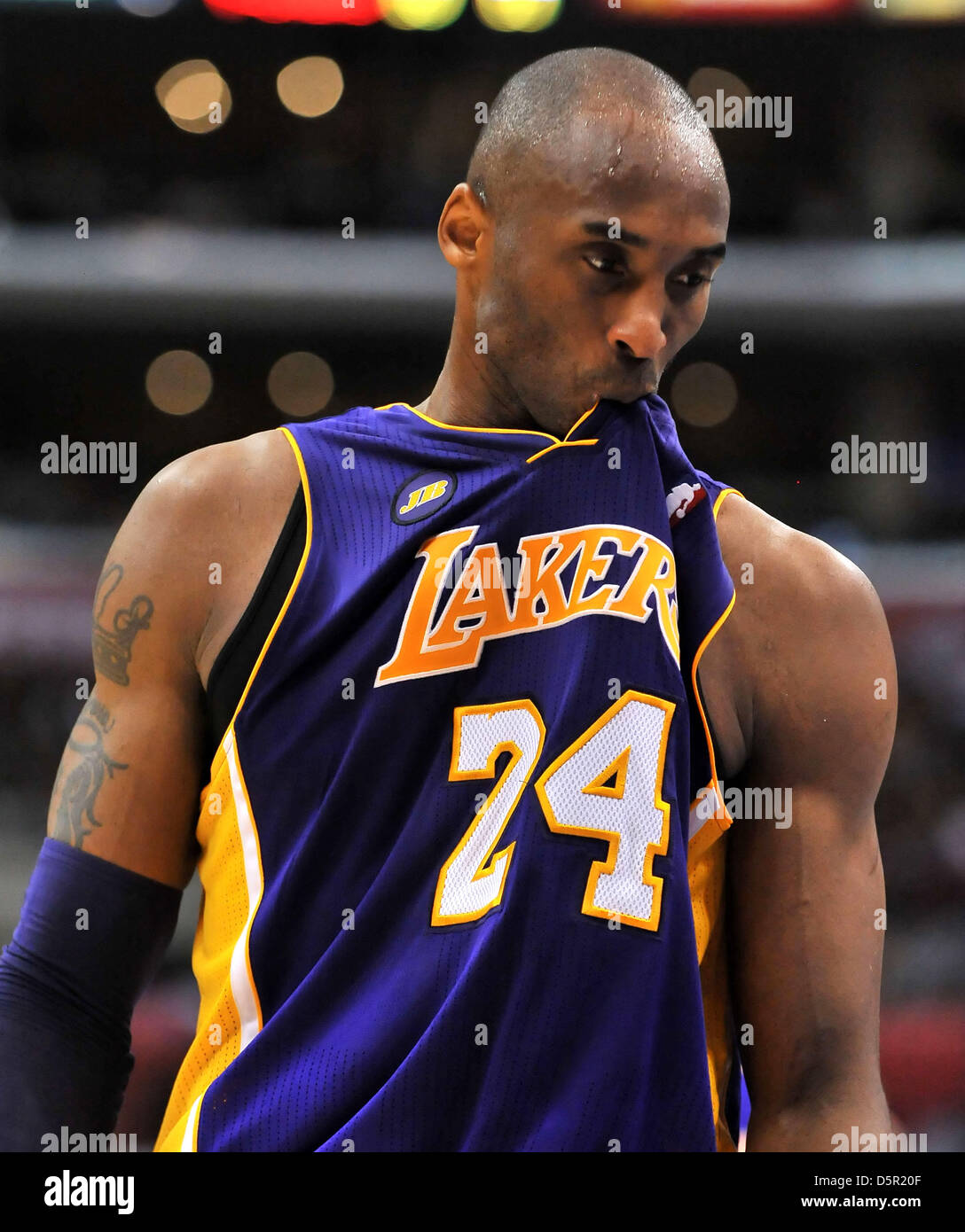 Los Angeles, Kalifornien, USA. 7. April 2013. Los Angeles Lakers shooting guard Kobe Bryant #24 in der zweiten Hälfte des NBA-Basketball-Spiel zwischen den Los Angeles Lakers und der Los Angeles Clippers im Staples Center in Los Angeles, Kalifornien... Die Los Angeles Clippers besiegen die Los Angeles Lakers 109-95.Louis Lopez/CSM/Alamy Live News Stockfoto