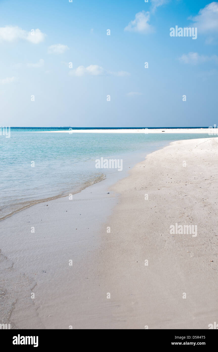 Weißer Sandstrand und Open Water Stockfoto
