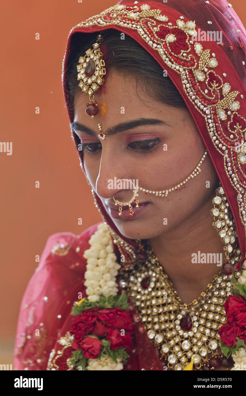 Schonen Indischen Punjabi Braut Bei Ihrer Hochzeit Stockfotografie Alamy