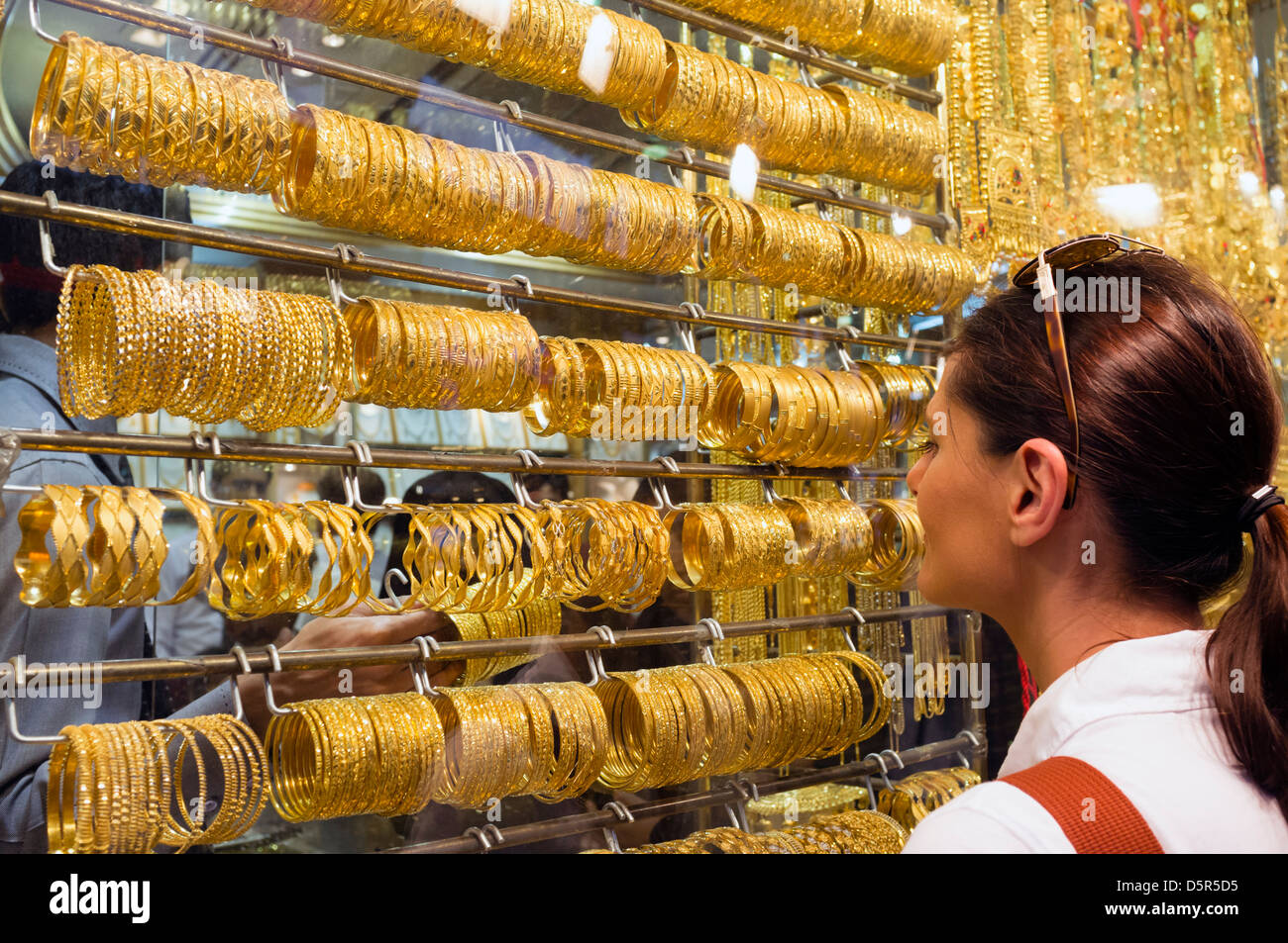 Schaufenster von Goldschmuck in Gold-Souk in Deira Dubai Vereinigte Arabische Emirate Stockfoto