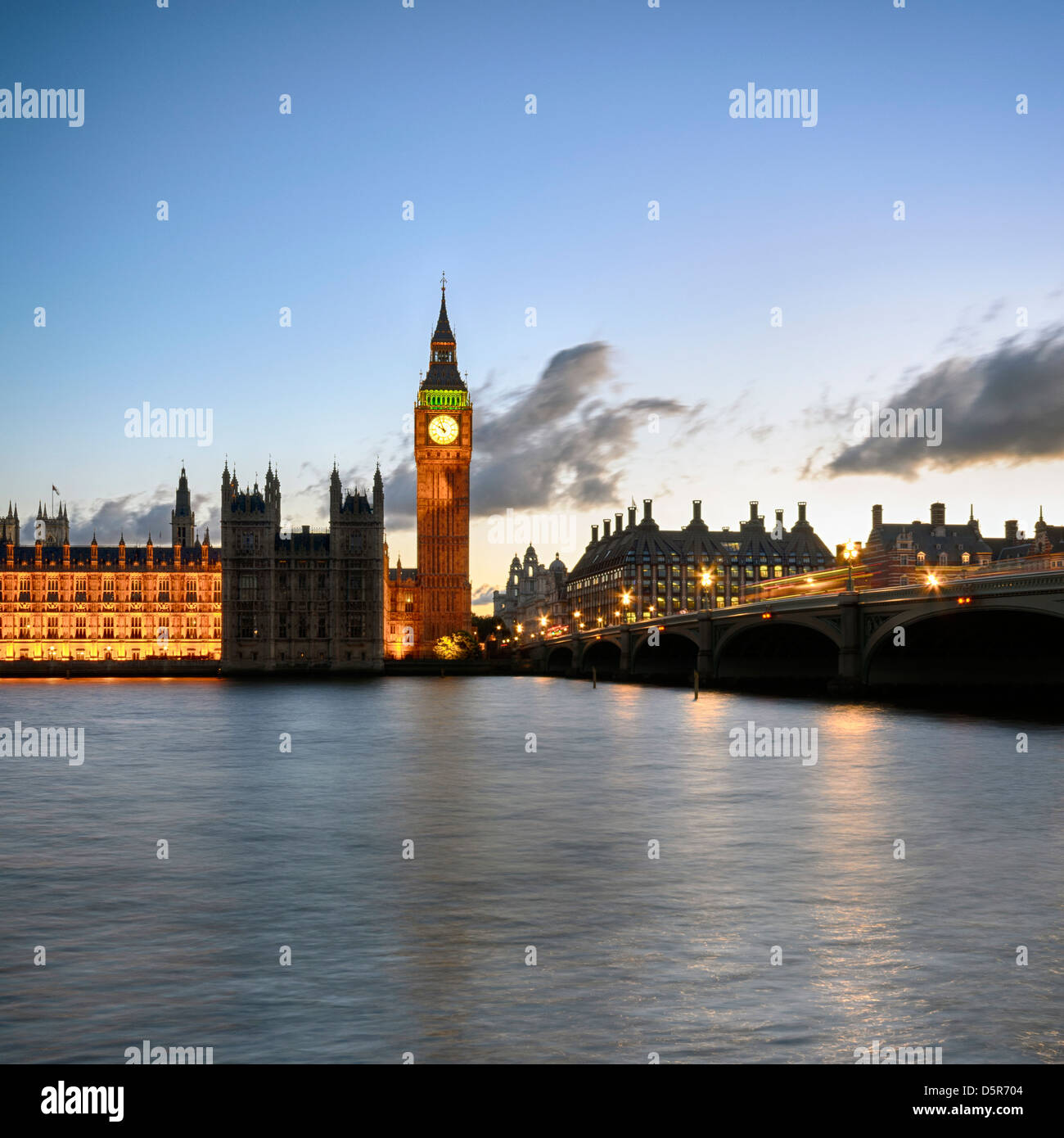 Westminster Bridge in London mit Big Ben und den Houses of Parliament. Stockfoto
